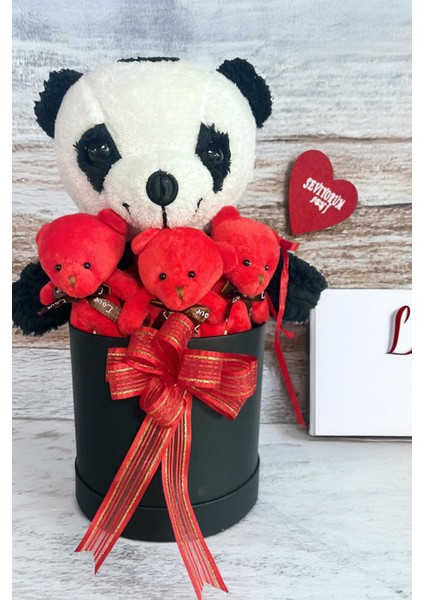 Premium Özel Hediye Kutusunda 35 cm Sevimli Panda ve 3 Adet Kırmızı Peluş Minik Ayıcık Buketi