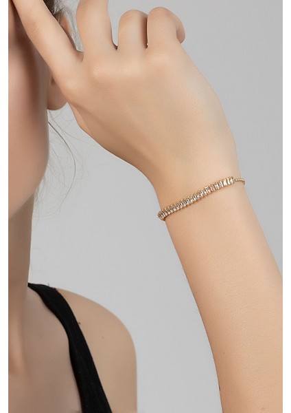 Kare Kasa Deri Kordon Kadın Kol Saati Zirkon Taşlı Baget Bileklik Kırmızı-Gold PL-1484B9 modelleri