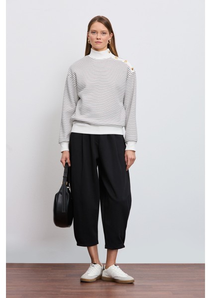 Omuzda Kalp Düğmeli Sweatshirt