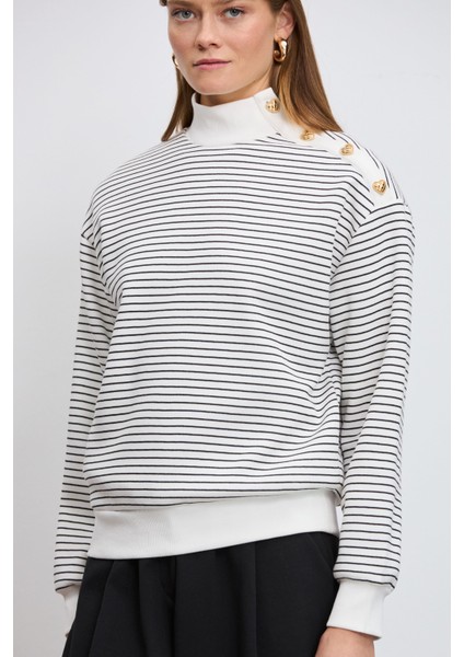 Omuzda Kalp Düğmeli Sweatshirt