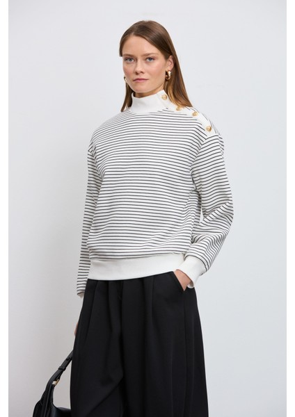 Omuzda Kalp Düğmeli Sweatshirt