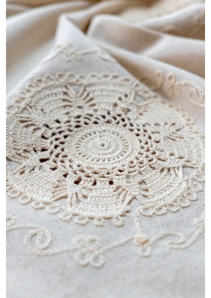 Krem Kare Masa Örtüsü