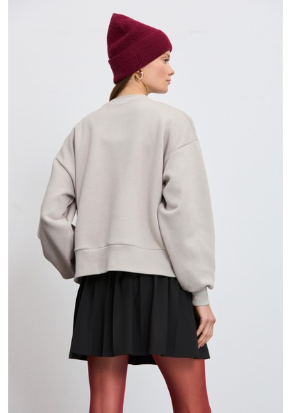 Önü Kalp Baskılı Nakışlı Sweatshirt