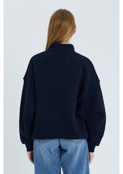 Yakası Fermuarlı Sweatshirt Lacı indirimleri