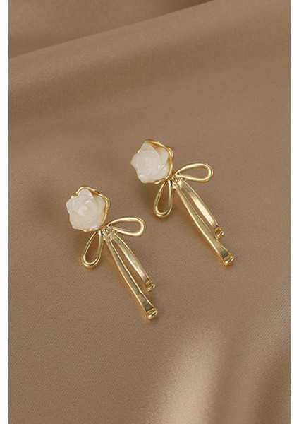 Beyaz Gül Detaylı Küpe fiyatları