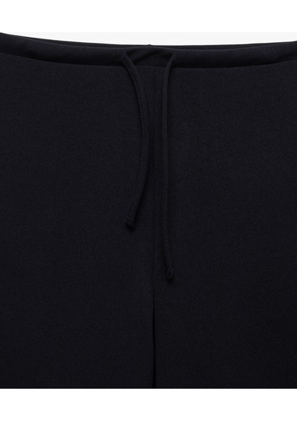 Beli Bağcıklı Rahat Kesim Düz Paça Pantolon