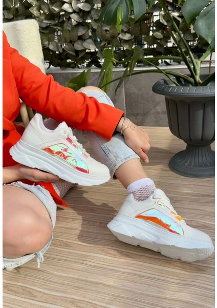 Fenna Beyaz Cilt Hologramlı Bağcıklı Spor Ayakkabı fiyatları