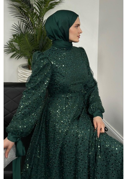 Hilly Kolları Fiyonk Saten Abiye Zümrüt modelleri