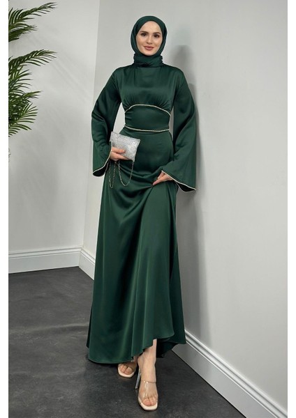 Vlasi Kolu ve Beli Baget Taşlı Saten Abiye Zümrüt