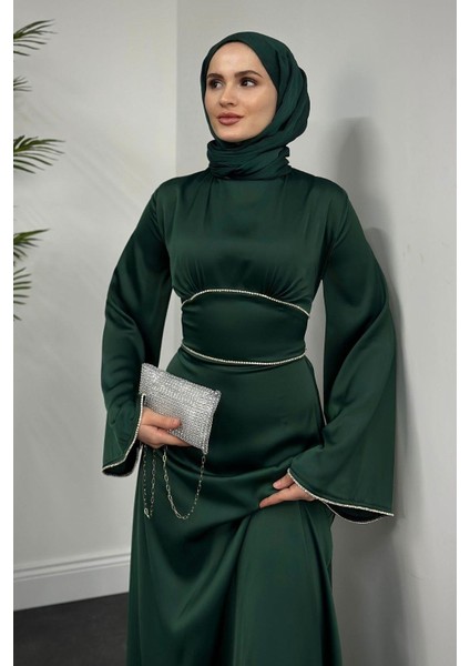 Vlasi Kolu ve Beli Baget Taşlı Saten Abiye Zümrüt modelleri