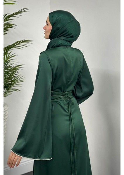 Vlasi Kolu ve Beli Baget Taşlı Saten Abiye Zümrüt fırsatları