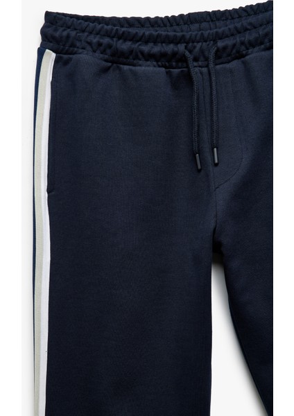 Şerit Detaylı Pamuk Karışımlı Beli Bağcıklı Eşofman Altı indirimleri