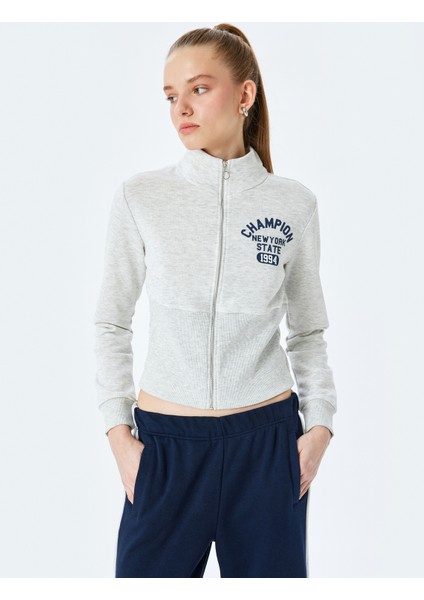 Kolej Baskılı Dik Yaka Uzun Kollu Fermuarlı Sweatshirt fiyatları