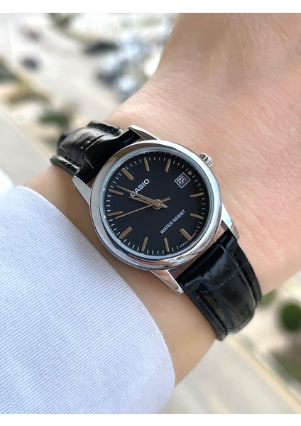 Kordonu Deri Kasası Gümüş Renk Kadın Kol Saati fiyatları