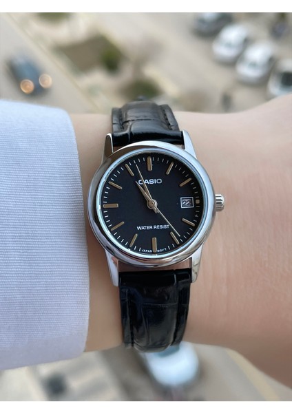 Kordonu Deri Kasası Gümüş Renk Kadın Kol Saati modelleri