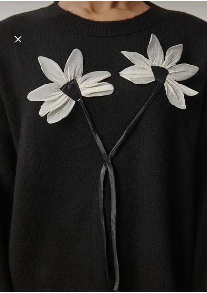 Oversize Çiçek Detaylı Kazak