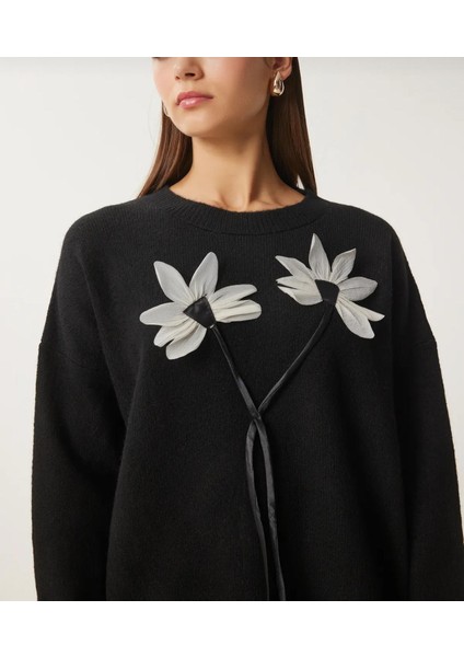 Oversize Çiçek Detaylı Kazak