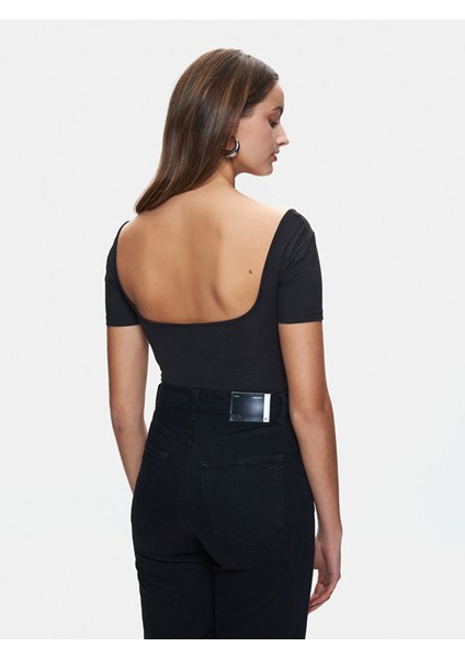 Kadın Siyah T-shırt modelleri