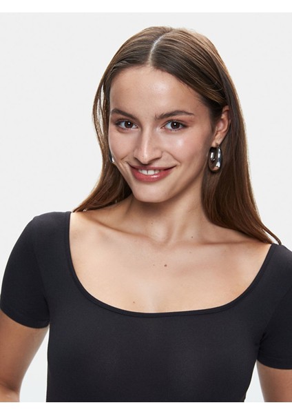 Kadın Siyah T-shırt fırsatları