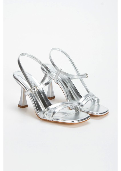 Kadın İnce Topuklu Şık Ayakkabı Gümüş fırsatları