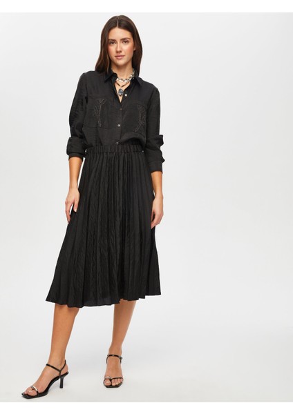 Zincir Nakış Detaylı Saten Dokulu Gömlek 007