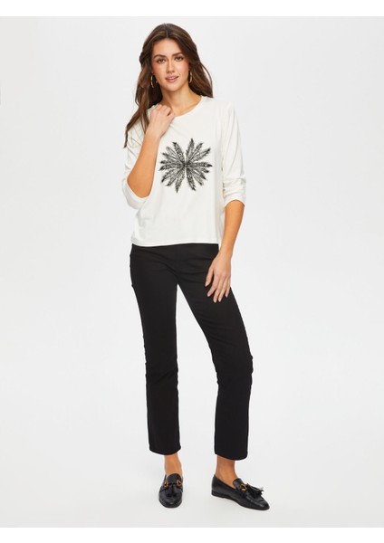 Önü Çiçek Dantel Aplikeli Yuvarlak Yaka T-Shırt 087
