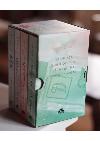 Twisted Serisi 4 Kitap Kutulu Set: Çarpık Aşk , Çarpık Oyunlar , Çarpık Nefret , Çarpık Yalanlar
