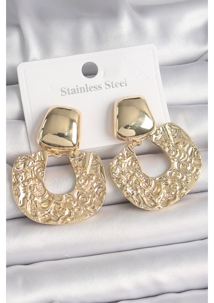 Pirinç Gold Renk Sallantı Işlemeli Plaka Model Kadın Küpe