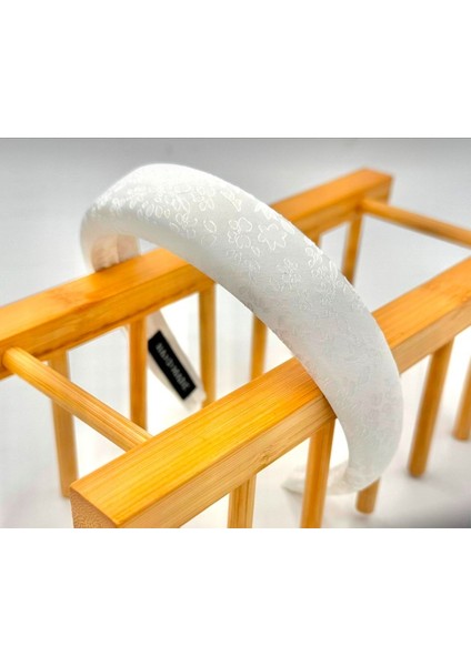 BYM404 Saten Beyaz Gelin Nişan Nikah Mini Desenli Abiye Kadın Saç Tacı fiyatları