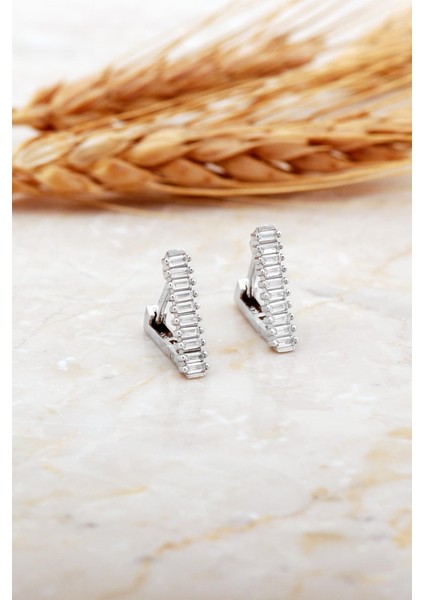 Baget Taşlı Rodyumlu Küçük Boy Üçgen Gümüş Küpe 7185 fiyatları