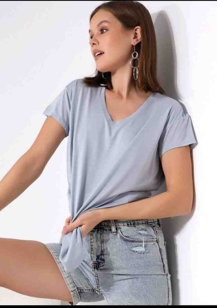V Yaka Salaş Kadın T-Shirt