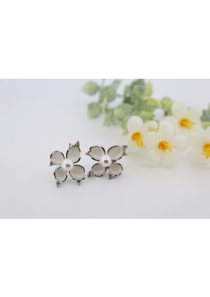 Incili Beyaz Çiçek Model Zirkon Küpe fiyatları