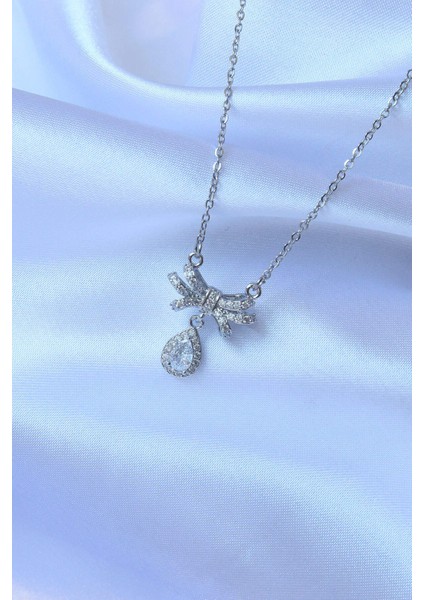 316L Çelik Zincirli Gümüş Renk Zirkon Taşlı Damla Detay Fiyonk Model Kolye modelleri