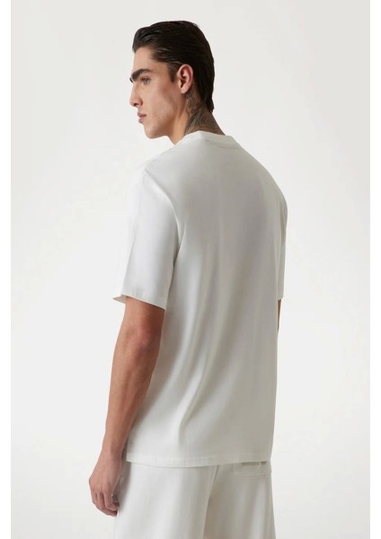 Erkek Beyaz Logolu Nakış Işlemeli T-Shirt