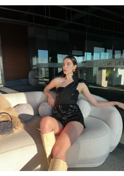 Sophia Boyundan Bağlamalı Pul Payet İşlemeli Şort Tulum