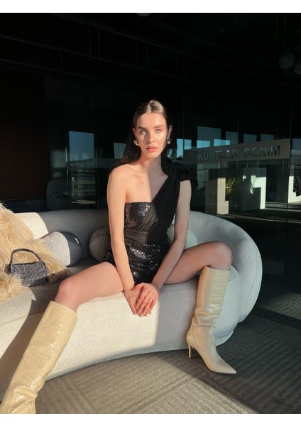 Sophia Boyundan Bağlamalı Pul Payet İşlemeli Şort Tulum