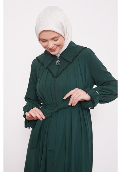 Zümrüt Gömlek Yaka Ponponlu Ferace