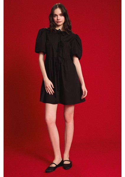 A Kesim Bisiklet Yaka Bağcıklı Poplin Kısa Kollu Midi Abiye Elbise E7332AX25SP fırsatları