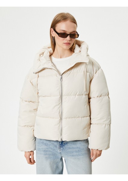 Kısa Şişme Mont Kapüşonlu Fermuarlı Cepli Rahat Kalıp modelleri