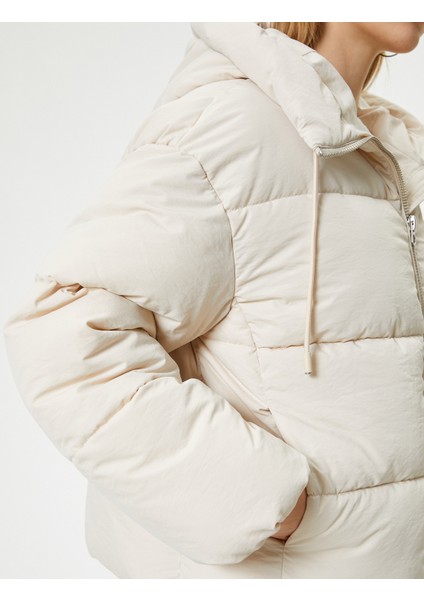 Kısa Şişme Mont Kapüşonlu Fermuarlı Cepli Rahat Kalıp indirimleri