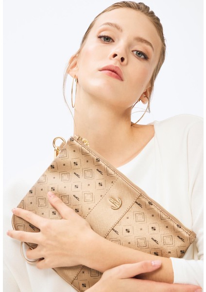 Kadın Basic Clutch Çanta Monogram Desenli Şeritli Logolu Altın 214002