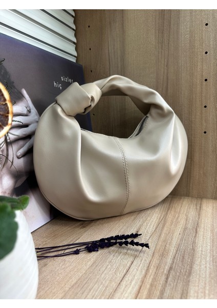 Kadın Düğüm Detaylı Baget Model Yumuşak Doku El Çantası