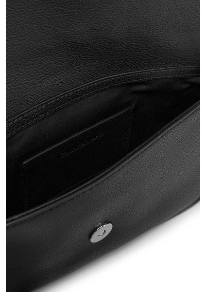 Mınımal Monogram Shoulder Pouch