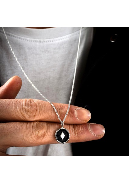 Gümüş Karo Figürlü Kolye 925 Ayar Gümüş Mini Karo Figürlü Unisex Kolye Iskambil Kartı Kolye fiyatları