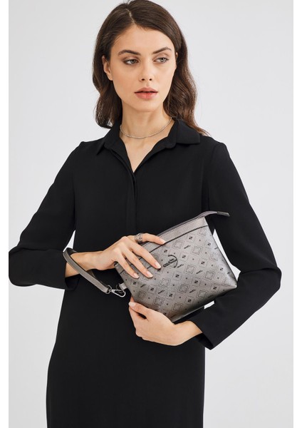 Kadın Basic Clutch Çanta Monogram Desenli Logolu Gümüş Siyah (4010G) 214009