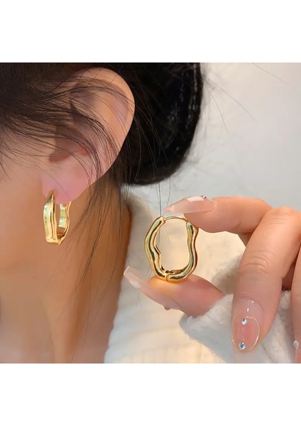 Paslanmaz Çelik Çivili 'u' Dalgalı Küpe - Gold