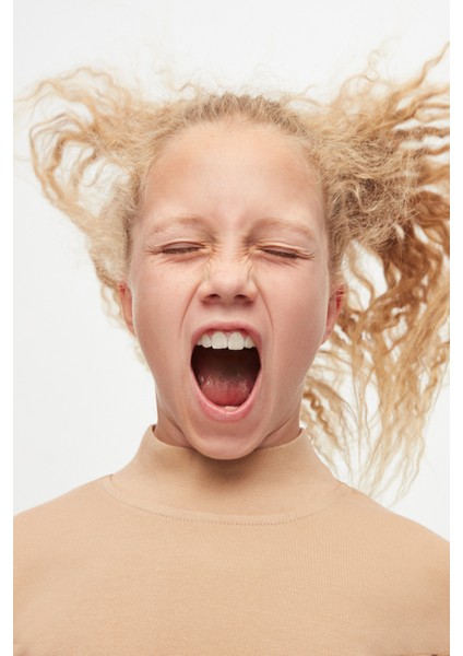 Sütlü Kahve Basic Kışlık Yarım Balıkçı Yaka Uzun Kollu Kız Çocuk Tişört modelleri