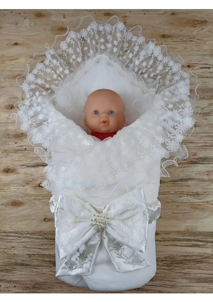 Yenidoğan Ipek Venüs Taç Nakışlı Delüks Kundak Bebek Battaniyesi Ekru fiyatları