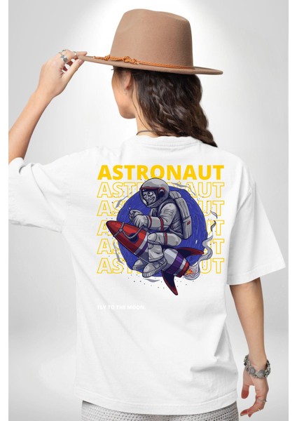 Roket Ata Binen Astronot Sırt Baskılı Pamuklu Penye Kadın Erkek Beyaz Tişört