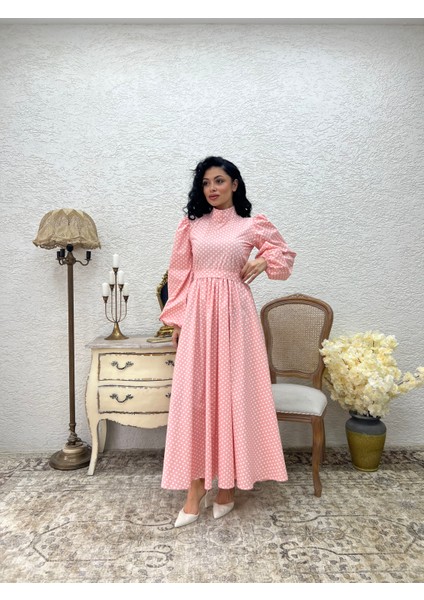 Tesettür Pembe Puantiyeli Uzun Kloş Elbise modelleri